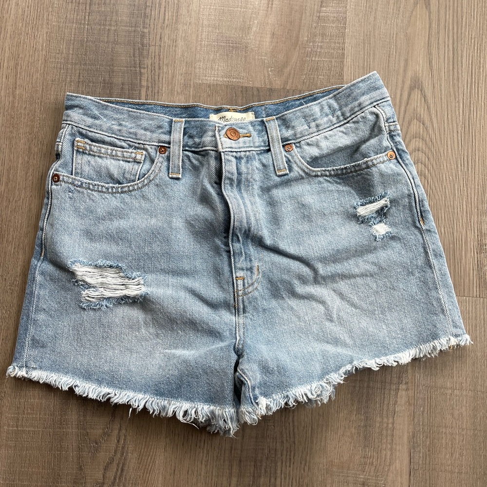 🚫 Madewell Blue Denim Distressed High Rise High Waist Mom Jean Shorts Size 28